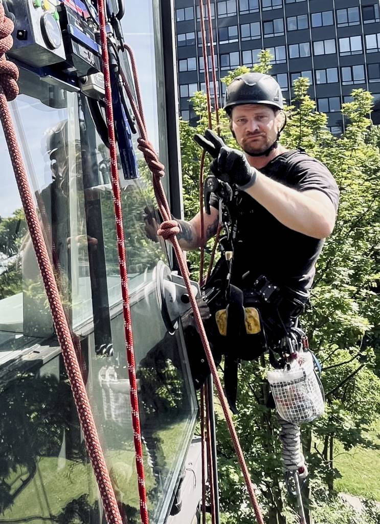 Lennart - Dachdeckergeselle - Meister im Seil - Industriekletterer Hamburg