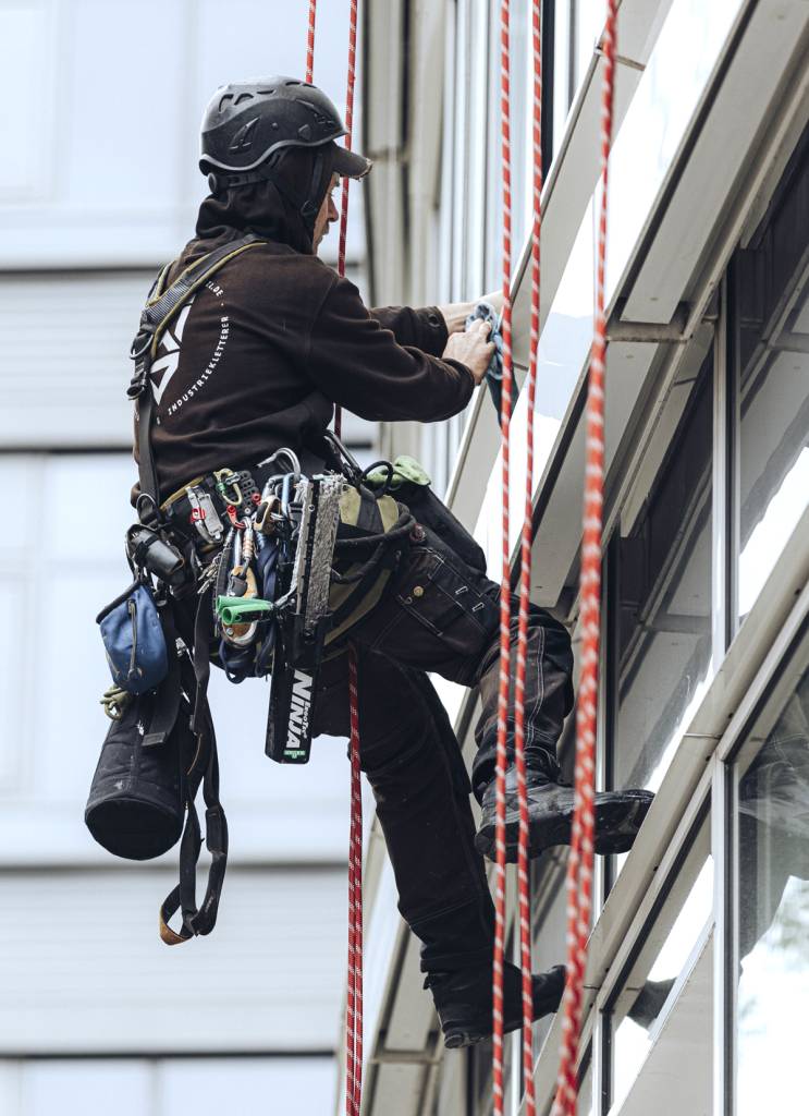 Niko - Klempnergeselle - Meister im Seil - Industriekletterer Hamburg